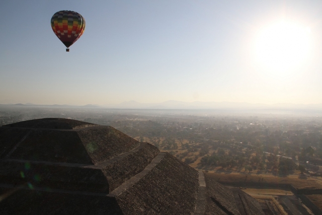 Vuela sobre las piramides